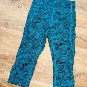 RARE lululemon athletica Teal & Black Printed Leggings